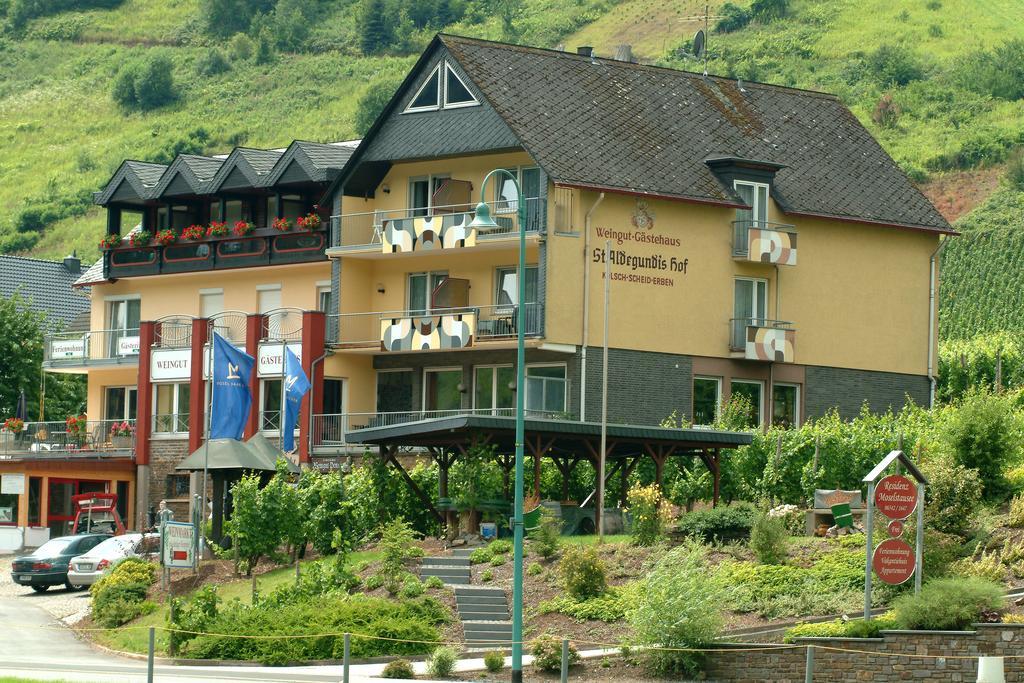 Wein- Und Gaestehaus St. Aldegundishof Sankt Aldegund Exterior photo